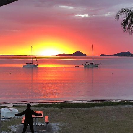 Salamander Beach Accommodation - Adults Only Salamander Bay Bagian luar foto