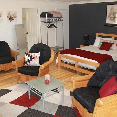 Salamander Beach Accommodation - Adults Only Salamander Bay Bagian luar foto