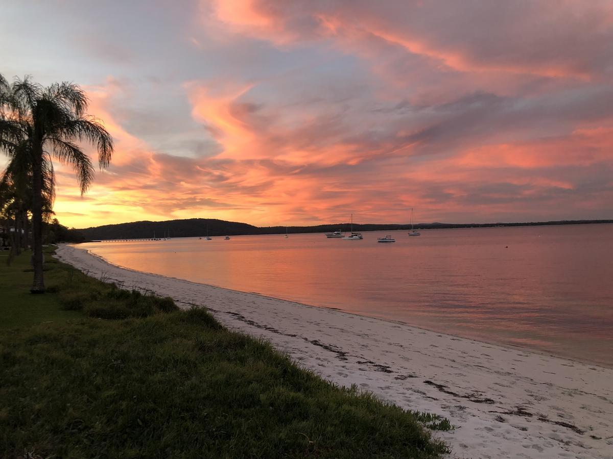 Salamander Beach Accommodation - Adults Only Salamander Bay Bagian luar foto