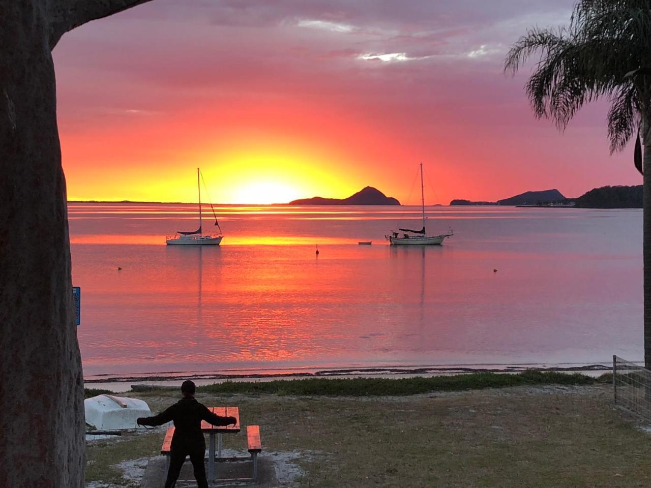 Salamander Beach Accommodation - Adults Only Salamander Bay Bagian luar foto
