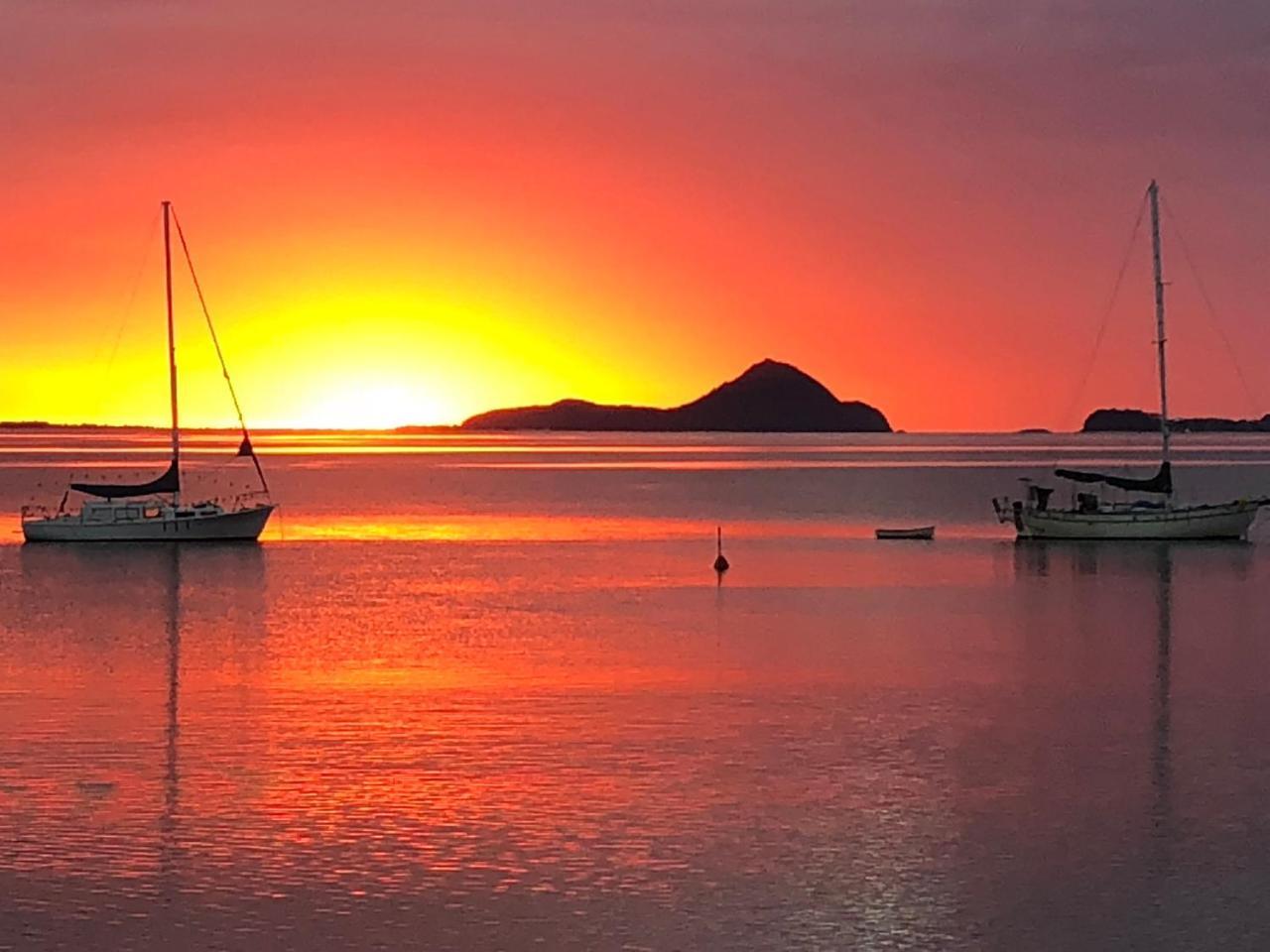 Salamander Beach Accommodation - Adults Only Salamander Bay Bagian luar foto